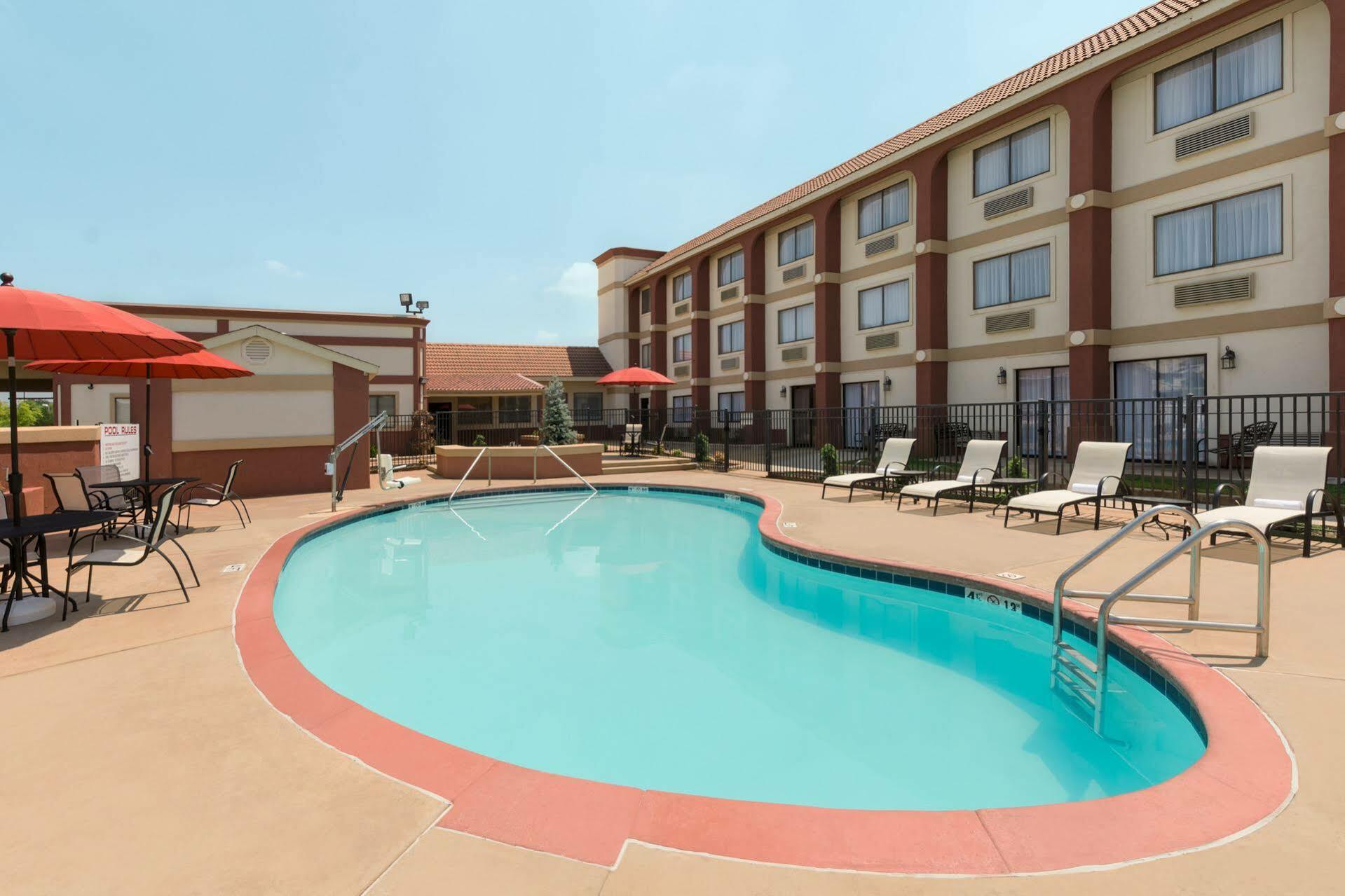 Broadway Inn & Suites Oklahoma Stadt Exterior foto